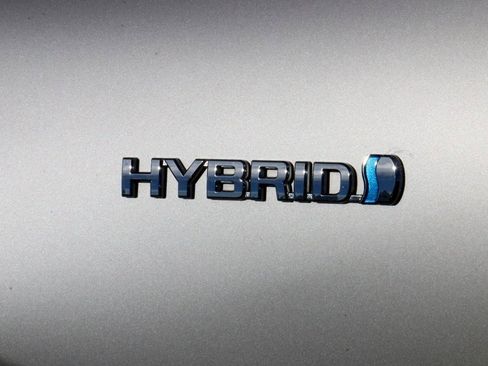 Used 2021 Toyota Venza Limited image 9