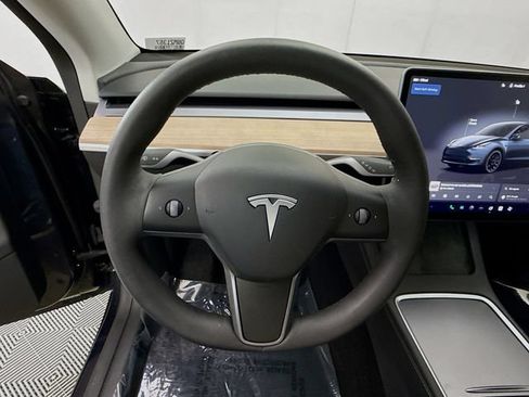 Used 2024 Tesla Model Y Performance AWD/4WD image 10