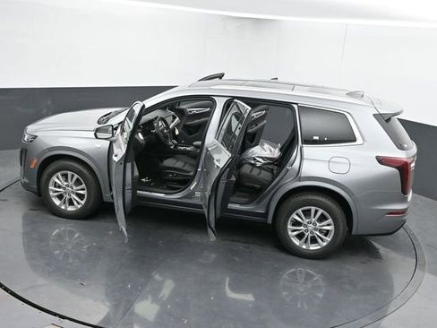 New 2025 Cadillac XT6 Luxury image 57