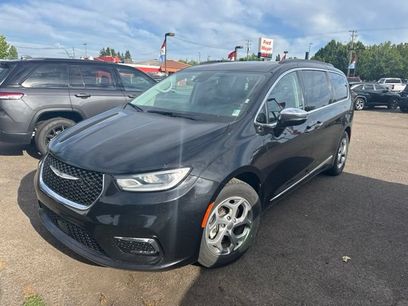 Used 2023 Chrysler Pacifica Limited