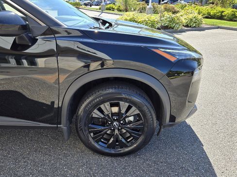 Used 2023 Nissan Rogue SV w/ SV Premium B Package image 17