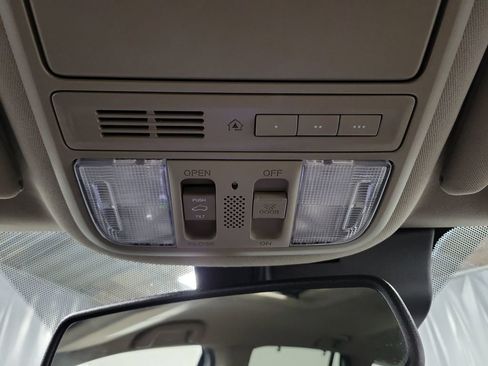 Used 2016 Honda Pilot Touring image 19