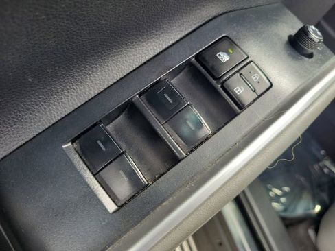 Used 2024 Toyota Highlander XLE image 13