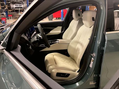 New 2026 BMW 530i w/ Premium Package image 9