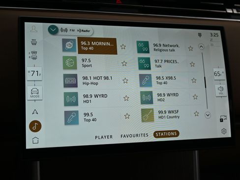 Used 2025 Land Rover Range Rover SE image 12