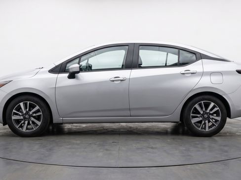 Used 2025 Nissan Versa SV image 5