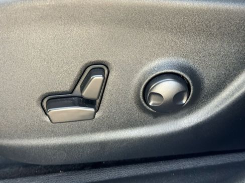 Used 2022 Jeep Cherokee Limited image 19