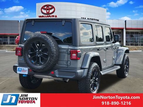 Used 2022 Jeep Wrangler Unlimited Sahara AWD/4WD image 5