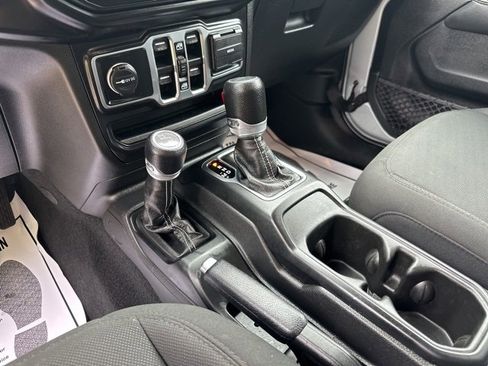 Used 2023 Jeep Gladiator Overland image 14
