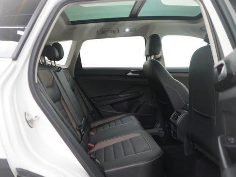 Used 2022 Volkswagen Taos SEL image 13