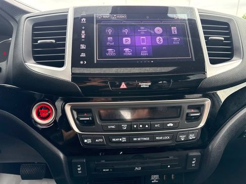 Used 2018 Honda Pilot Touring image 15