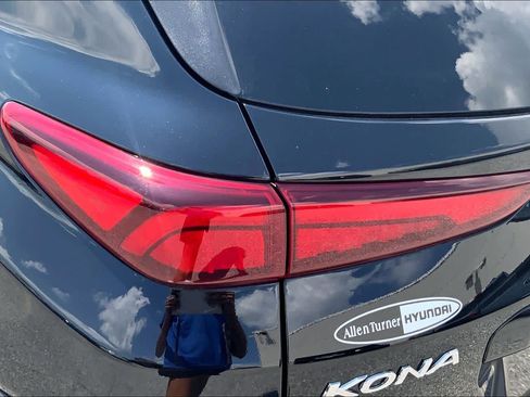 Used 2023 Hyundai Kona Limited FWD image 28