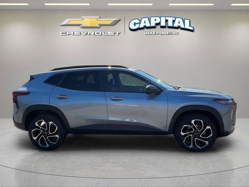 Used 2024 Chevrolet Trax RS w/ Sunroof Package FWD image 6
