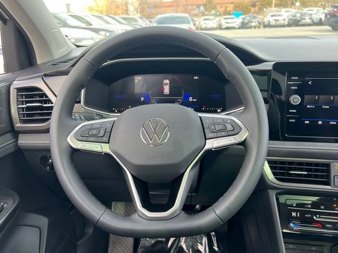 New 2026 Volkswagen Taos SE image 20