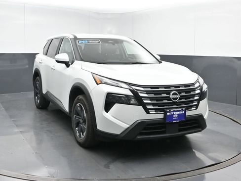 Used 2025 Nissan Rogue SV image 8