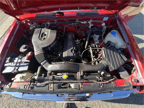 Used 1993 Nissan Pickup 4x4 Regular Cab image 19