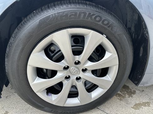 Used 2025 Toyota Corolla LE image 33