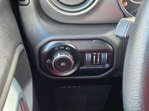 Used 2021 Jeep Wrangler Unlimited Sport image 32