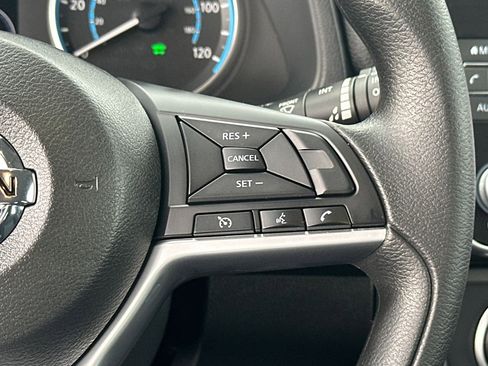 Used 2022 Nissan Leaf S image 25