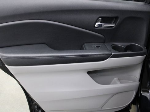 Used 2018 Honda Pilot EX-L image 18