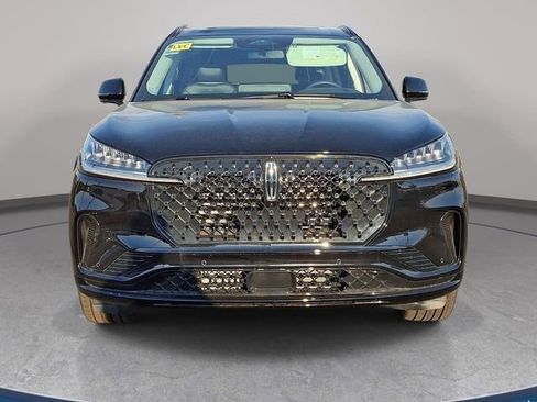 New 2026 Lincoln Aviator AWD image 2
