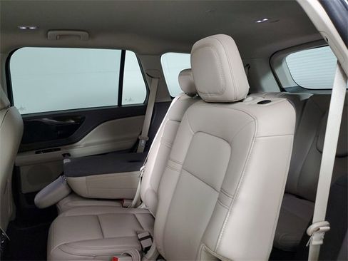 Used 2023 Lincoln Aviator 2WD image 13