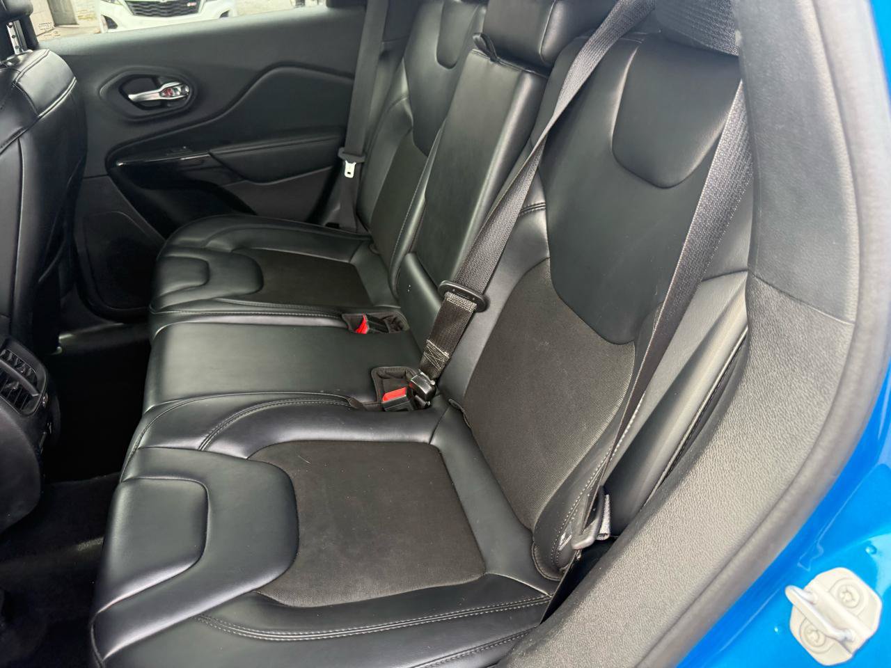 Used 2020 Jeep Cherokee Latitude Plus AWD/4WD image 31