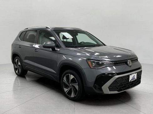 Used 2025 Volkswagen Taos SE AWD/4WD image 31