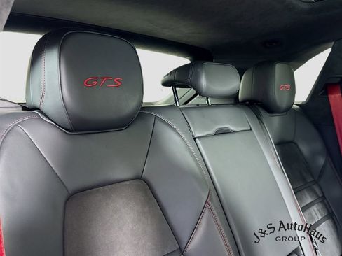 Used 2022 Porsche Cayenne GTS w/ Premium Package image 35