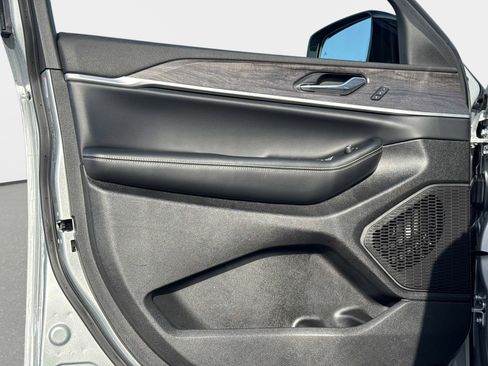 Certified 2024 Jeep Grand Cherokee L Limited w/ Luxury Tech Group II image 20