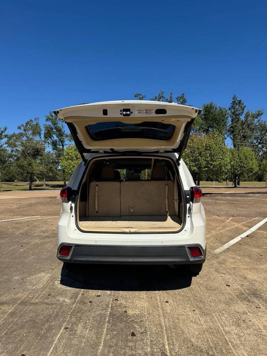 Used 2019 Toyota Highlander Limited Platinum FWD image 13
