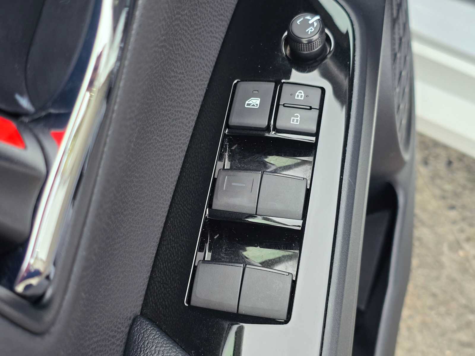 Used 2022 Toyota Prius AWD image 21