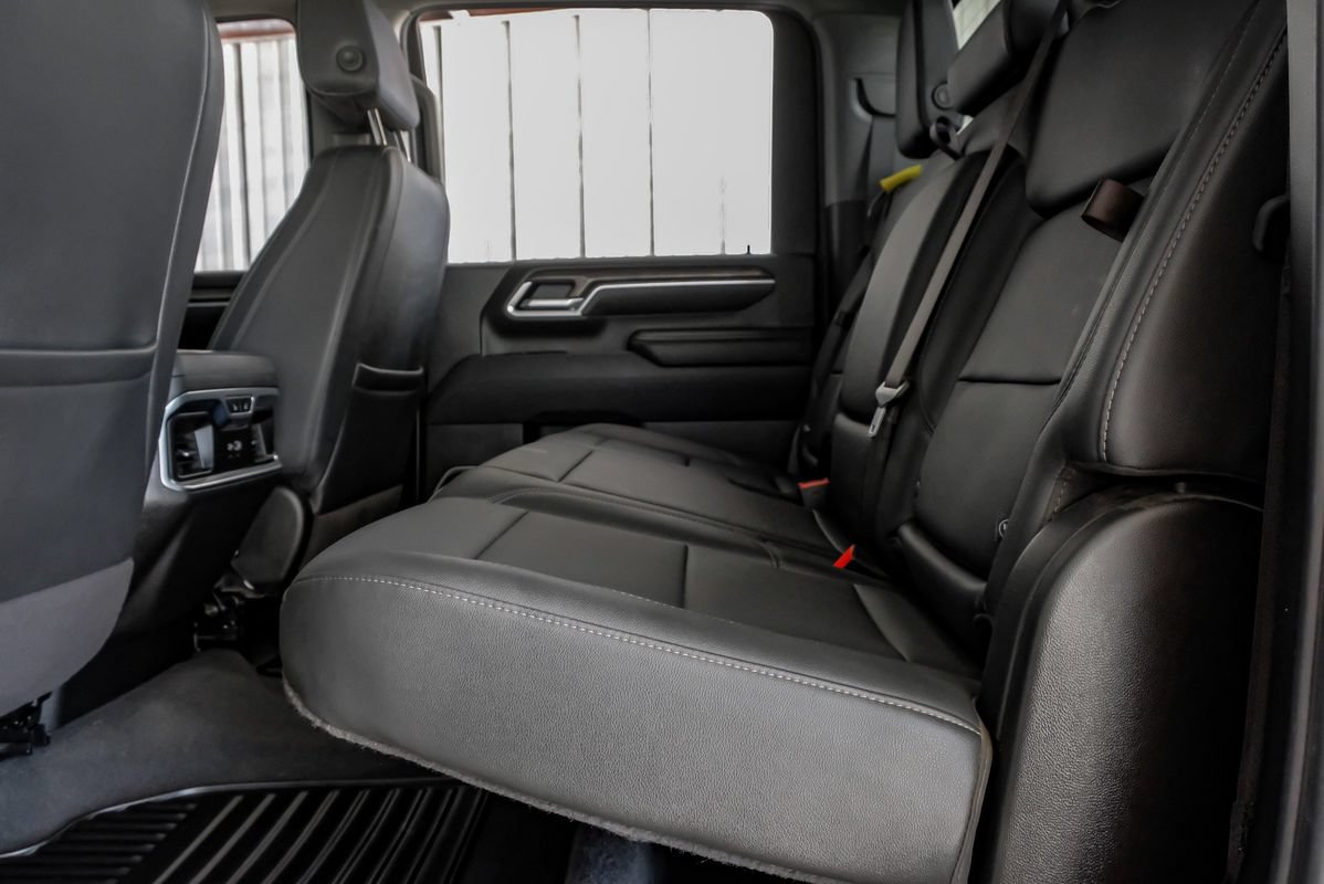 Used 2025 Chevrolet Silverado 2500 LTZ w/ LTZ Convenience Package AWD/4WD image 37