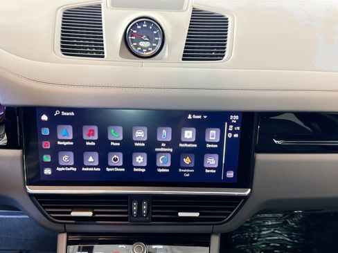 Certified 2022 Porsche Cayenne S image 17