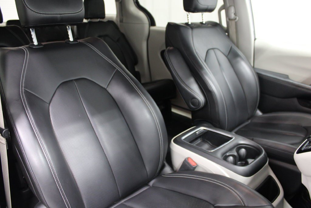 Used 2023 Chrysler Pacifica Touring-L FWD image 28