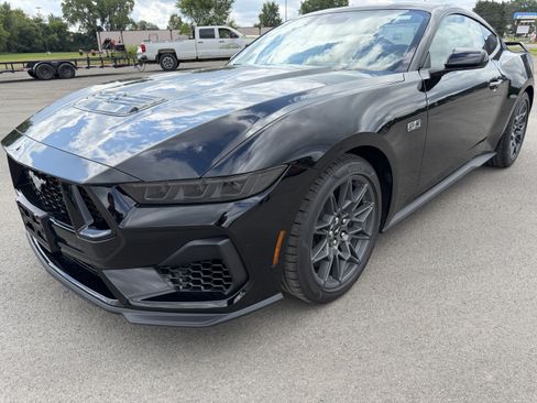New 2026 Ford Mustang GT w/ GT Performance Package RWD image 4