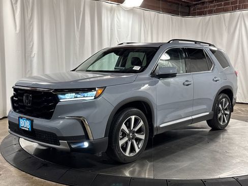 Used 2024 Honda Pilot Touring image 1