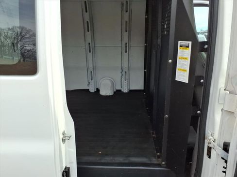 Used 2016 GMC Savana 2500 image 16