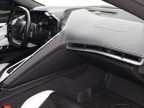 Used 2021 Chevrolet Corvette Stingray Preferred Cpe w/ Z51 Performance Package image 22