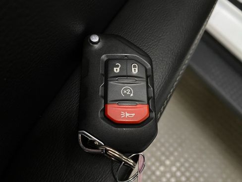 Used 2021 Jeep Wrangler Unlimited Sahara w/ Cold Weather Group AWD/4WD image 29