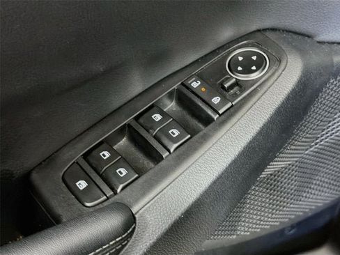Used 2024 Kia Seltos EX FWD image 19