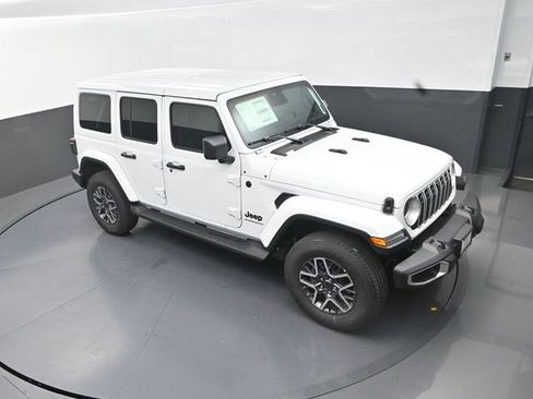 New 2026 Jeep Wrangler Unlimited Sahara AWD/4WD image 11