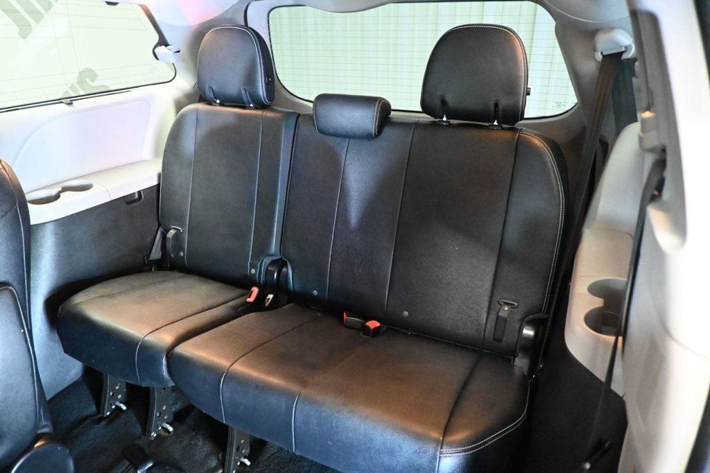 Used 2017 Toyota Sienna SE FWD image 16