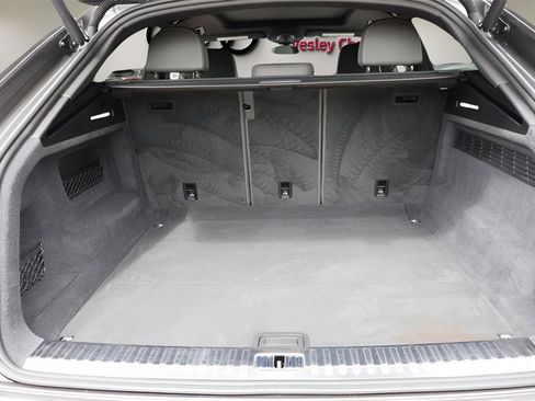 Used 2019 Audi Q8 Premium image 17