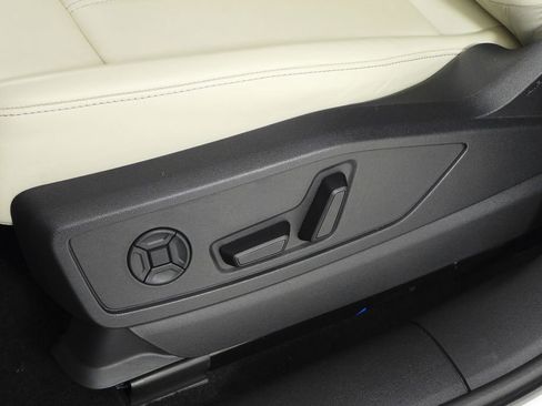 Used 2025 Audi Q5 Premium w/ Convenience Package AWD/4WD image 23