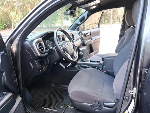 Used 2018 Toyota Tacoma TRD Sport RWD image 17