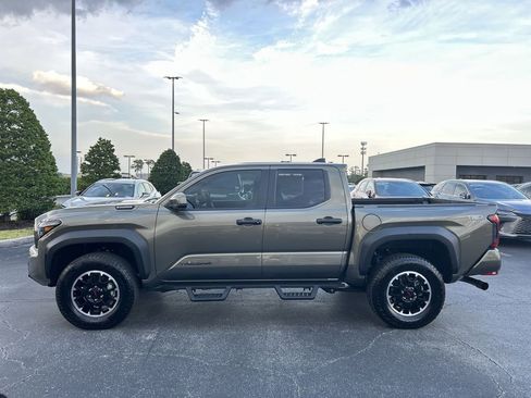 Used 2025 Toyota Tacoma TRD Off-Road AWD/4WD image 15