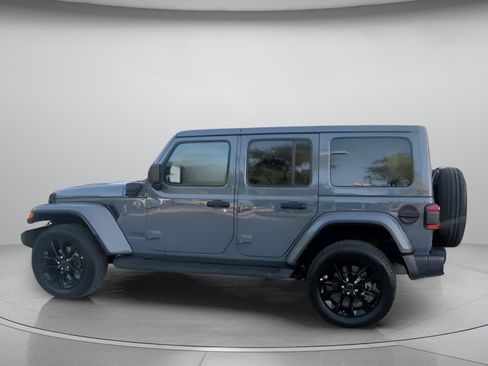 Used 2025 Jeep Wrangler Unlimited Sahara AWD/4WD image 17