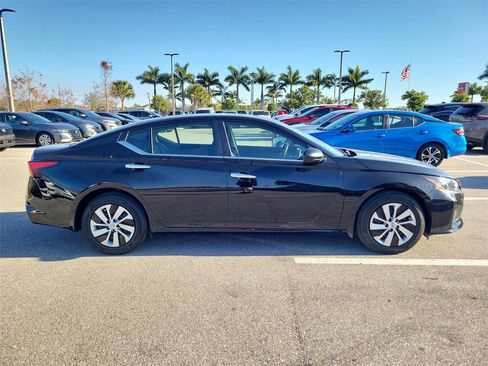 Used 2025 Nissan Altima 2.5 S image 3