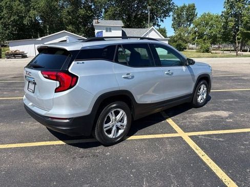 Used 2019 GMC Terrain SLE w/ Driver Convenience Package FWD image 3